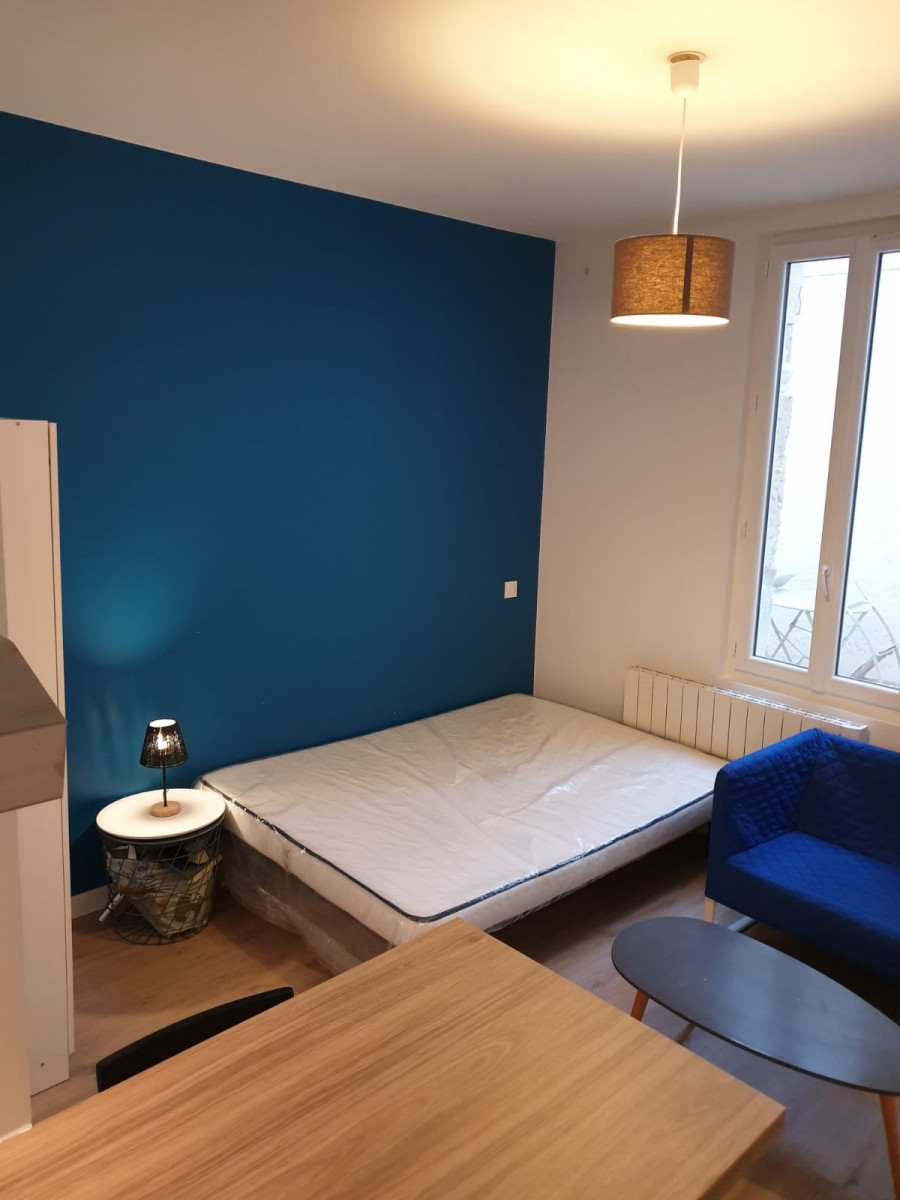 
                                                Location
                                                 T1 meublé avec cours Libourne