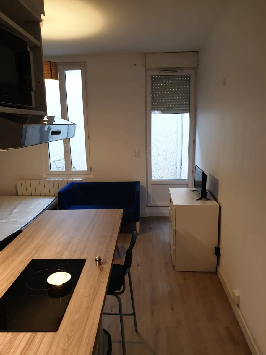 
                                                Location
                                                 T1 meublé avec cours Libourne