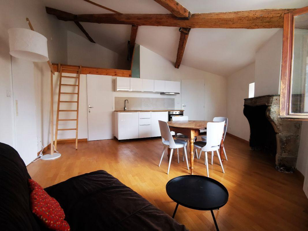 
                                                Location
                                                 T1 meublé de 36 m2 avec vue
