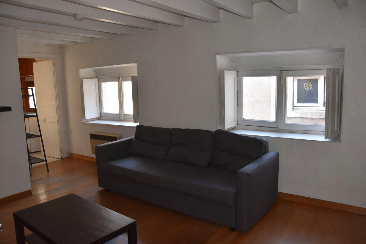 
                                                Location
                                                 T1 meublé - hyper-centre Nantes 27m2