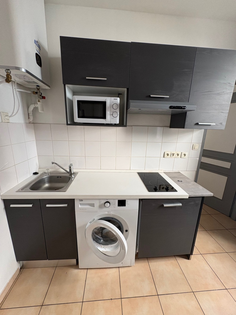 
                                                Location
                                                 🏡 T1 meublé lumineux – Lyon 3