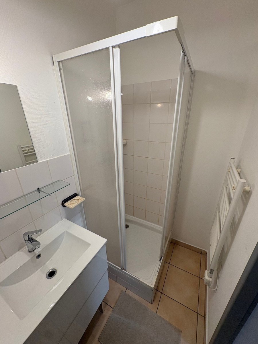
                                                Location
                                                 🏡 T1 meublé lumineux – Lyon 3