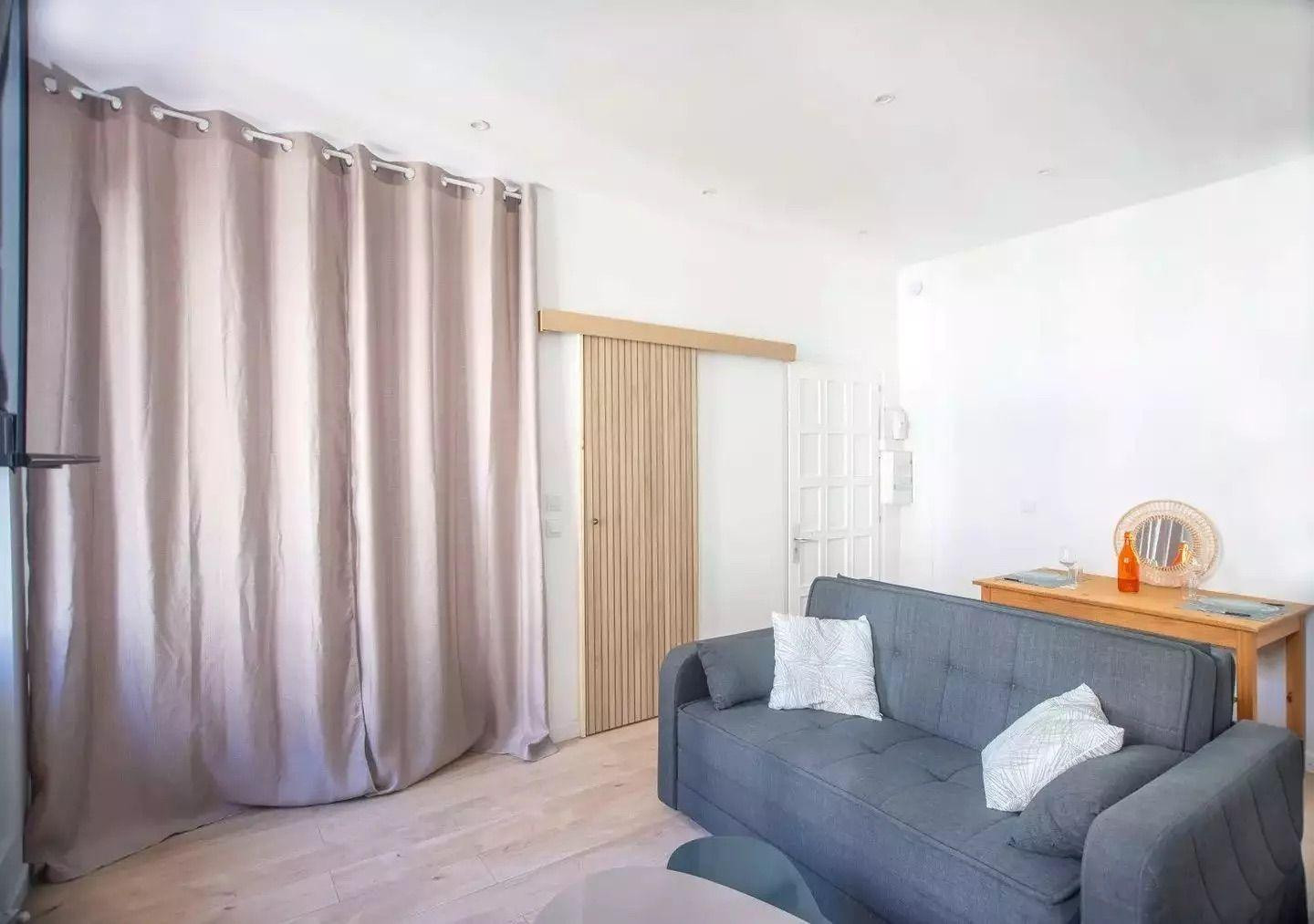 
                                                Location
                                                 T1 meublé, refait à neuf, quartier central