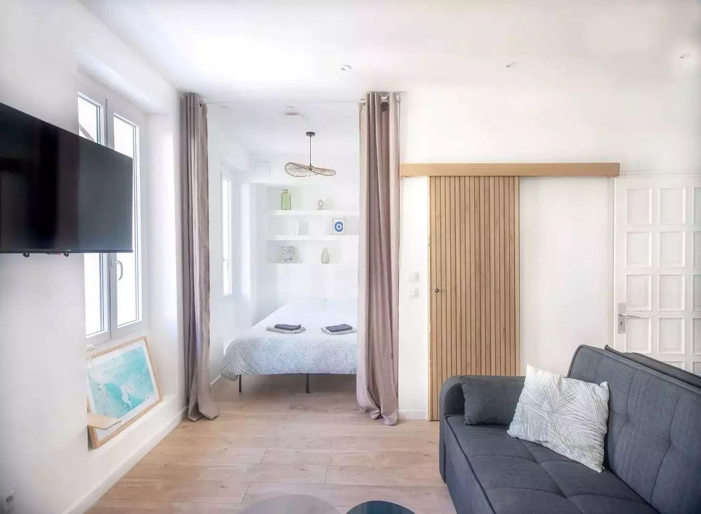 
                                                Location
                                                 T1 meublé, refait à neuf, quartier central