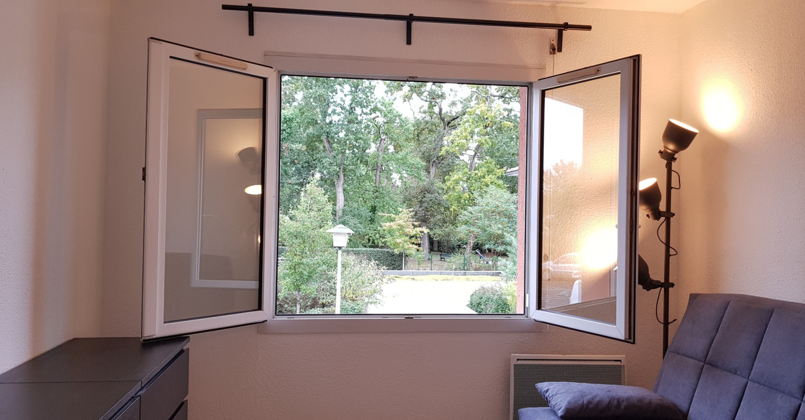 
                                                Location
                                                 T1 meublé résidence calme