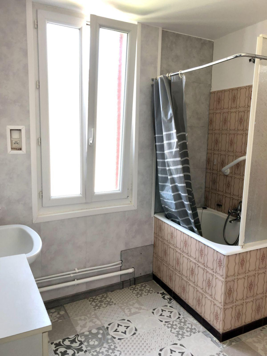 
                                                Location
                                                 T1 meublé rue de Vallières