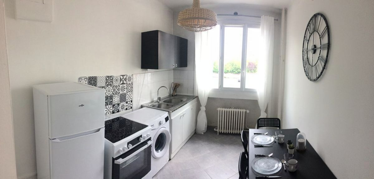 
                                                Location
                                                 T1 meublé situé 13 rue Seignemartin à Lyon 8ème