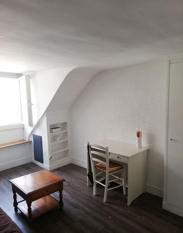 
                                                Location
                                                 T1 meublé sous les toits St-Ambroise