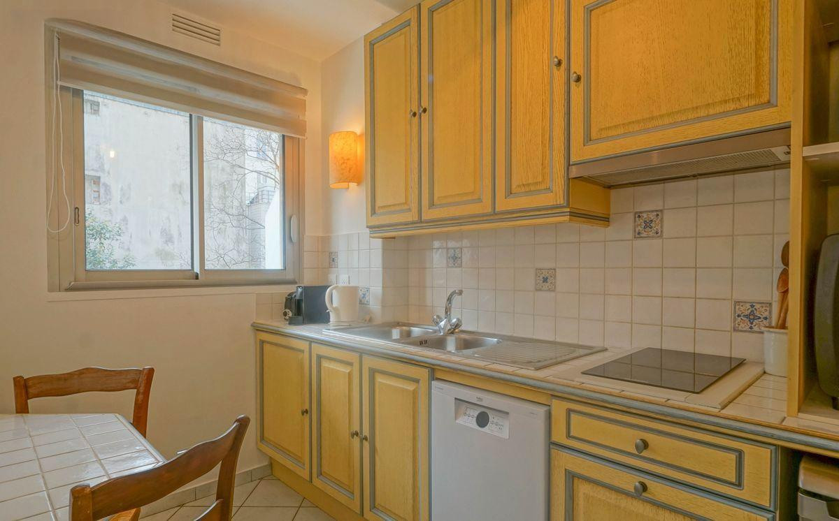 
                                                Location
                                                 T1 refait à neuf meublé cosy et lumineux terrasse