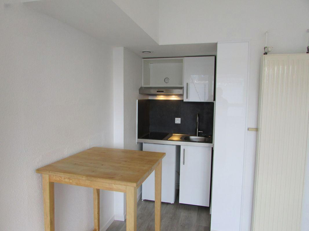 
                                                Location
                                                 T1 St Michel meublé refait à Neuf avec parking