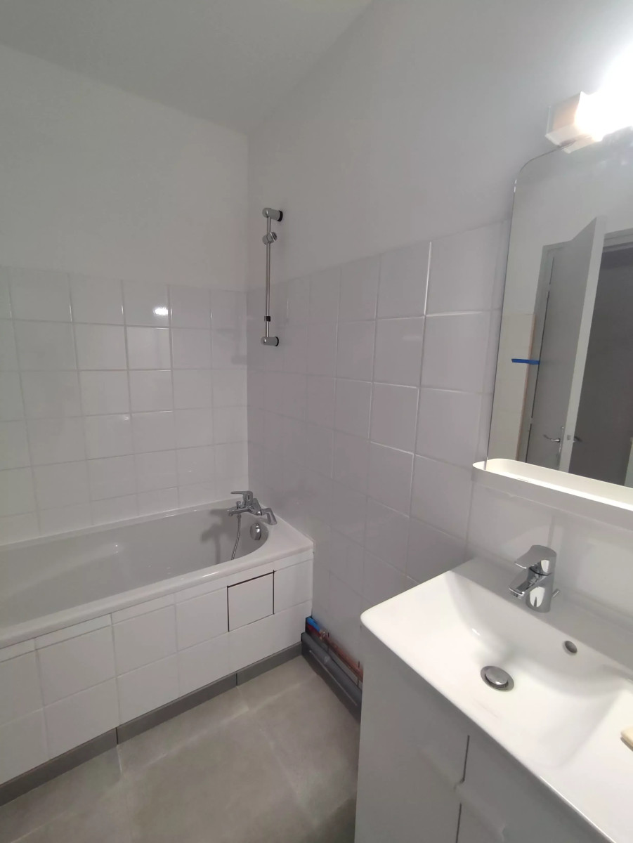 
                                                Location
                                                 T1  Talence