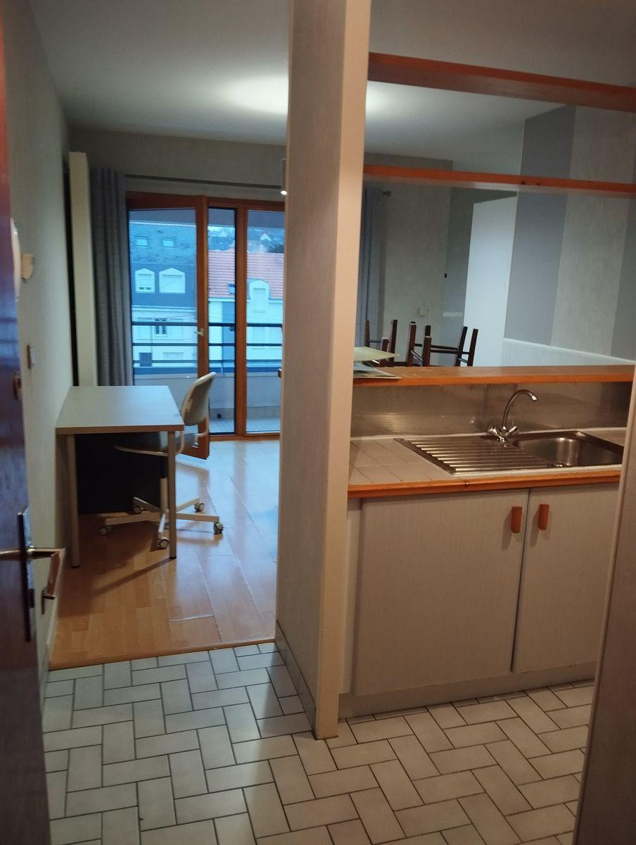 
                                                Location
                                                 T1BIS,au calme tout près du centre ville.