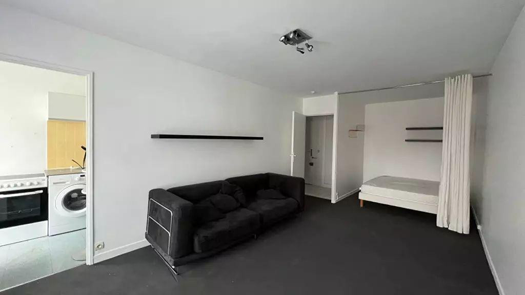 
                                                Location
                                                 T1bis de 36m2 avec balcon, cave et parking Paris18