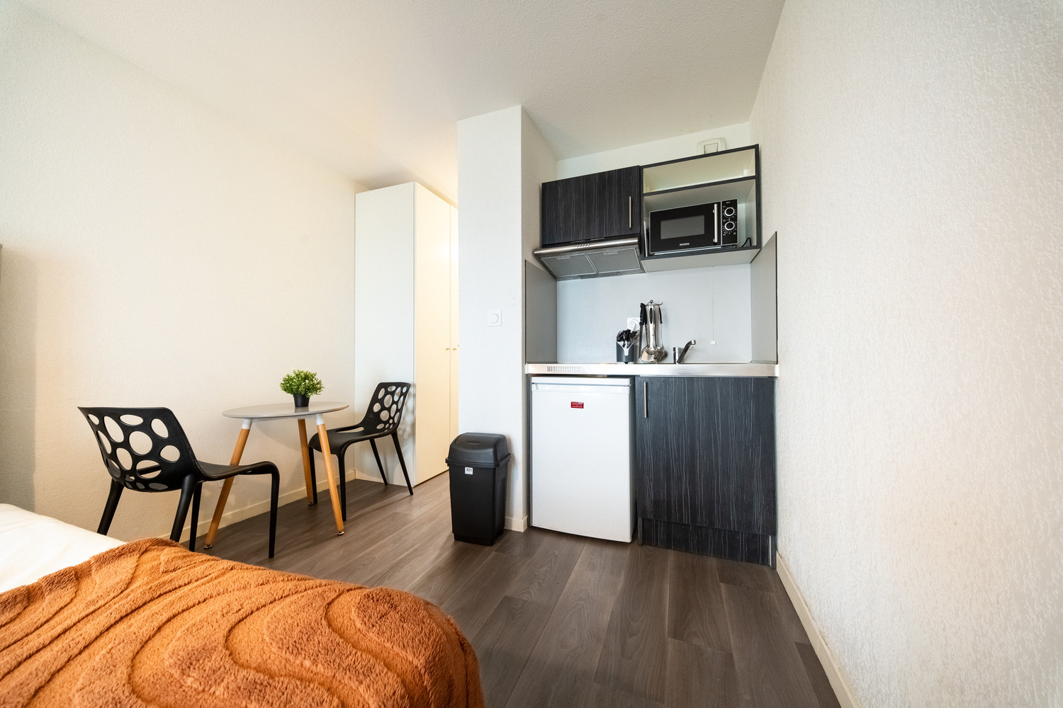 
                                                Location
                                                 T1Bis en résidence étudiante