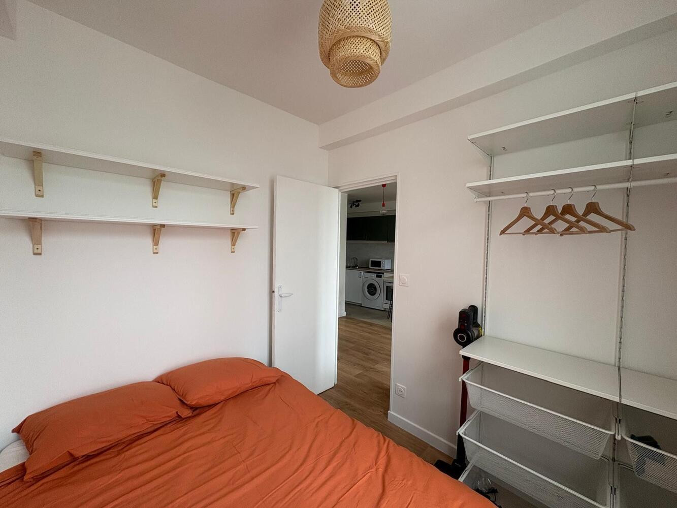 
                                                Location
                                                 T1bis refait à neuf plein centre ville
