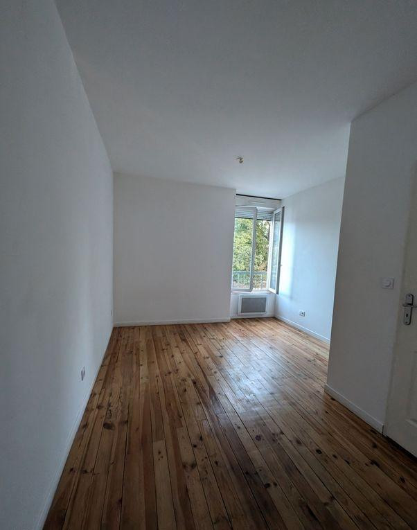 
                                                Location
                                                 T1bis Villeurbanne Place Croix Luizet