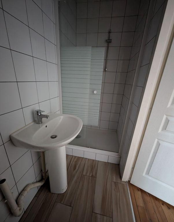
                                                Location
                                                 T1bis Villeurbanne Place Croix Luizet