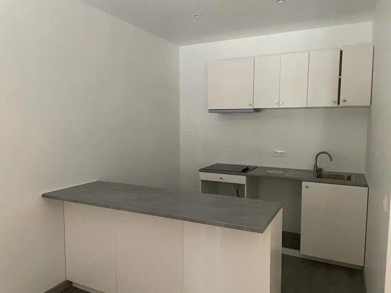 
                                                Location
                                                 T2/3 50m² refait neuf à Saint Tronc