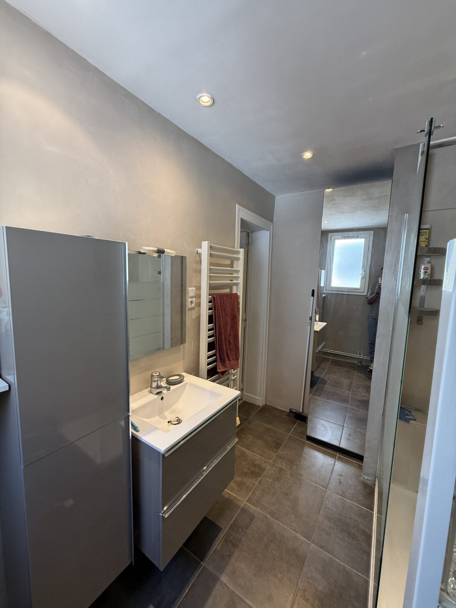 
                                                Vente
                                                 T2 40 m² Le Perreux-sur-Marne – 1er étage, cave