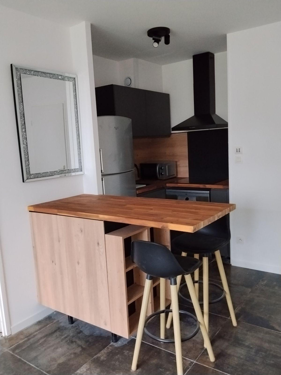 
                                                Location
                                                 T2 40 M2 avec terrasse  30 m2 et place de parking