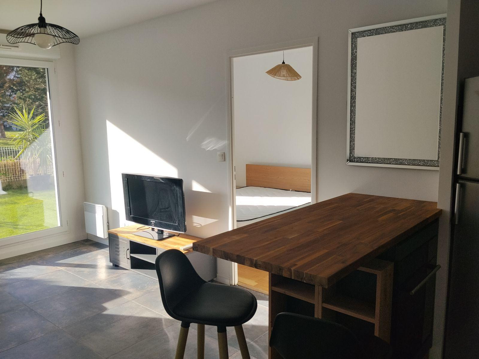 
                                                Location
                                                 T2 40 M2 avec terrasse  30 m2 et place de parking