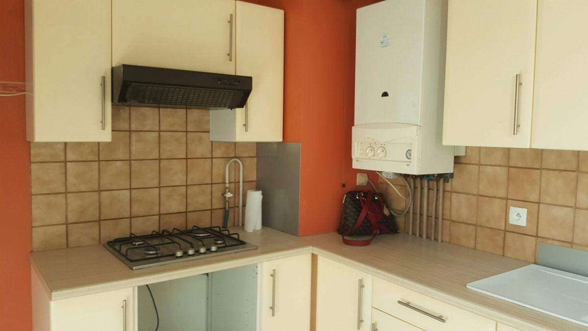 
                                                Location
                                                 T2 46m2 large balcon et parking privatif