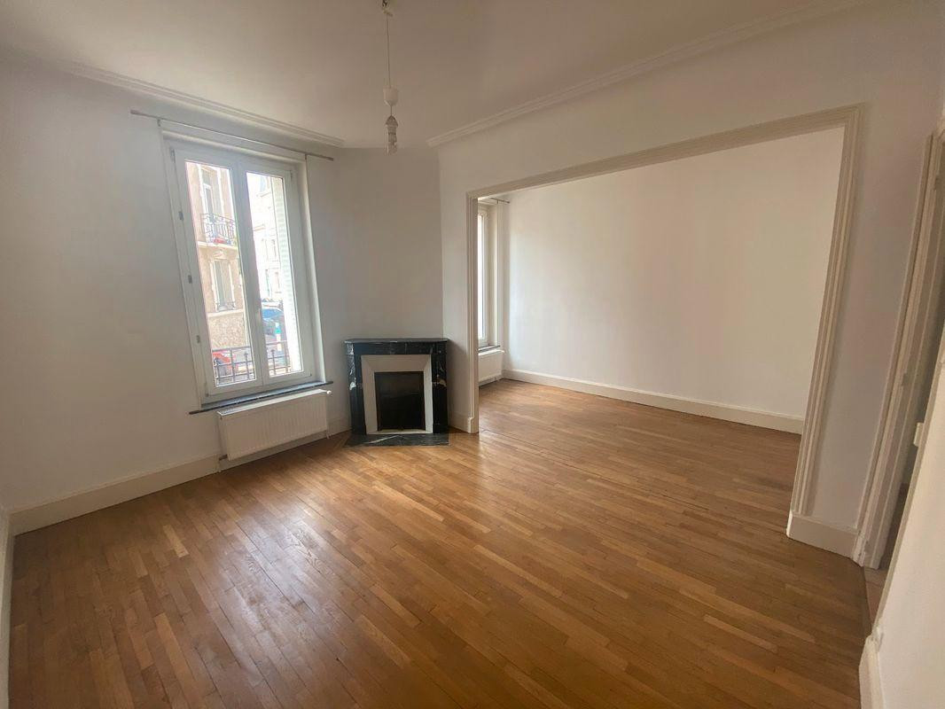 
                                                Location
                                                 T2 47 m²