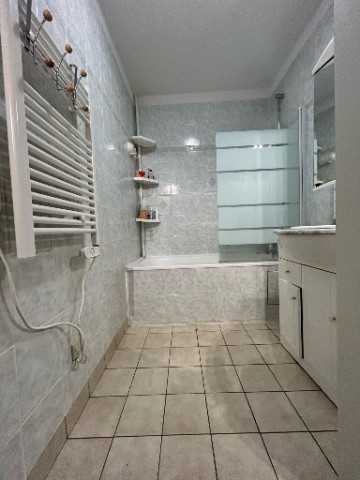 
                                                Vente
                                                 T2 48m2 dernier étage avec balcon