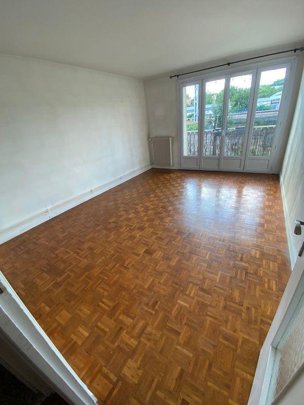 
                                                Location
                                                 🏠 T2 – 50 m² – Gare Juvisy – Balcon – 1 000 CC