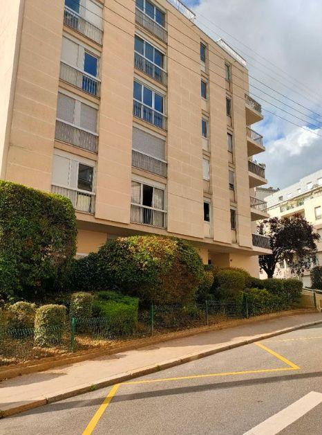 
                                                Location
                                                 T2 50 M2 quartier Mellinet Nantes