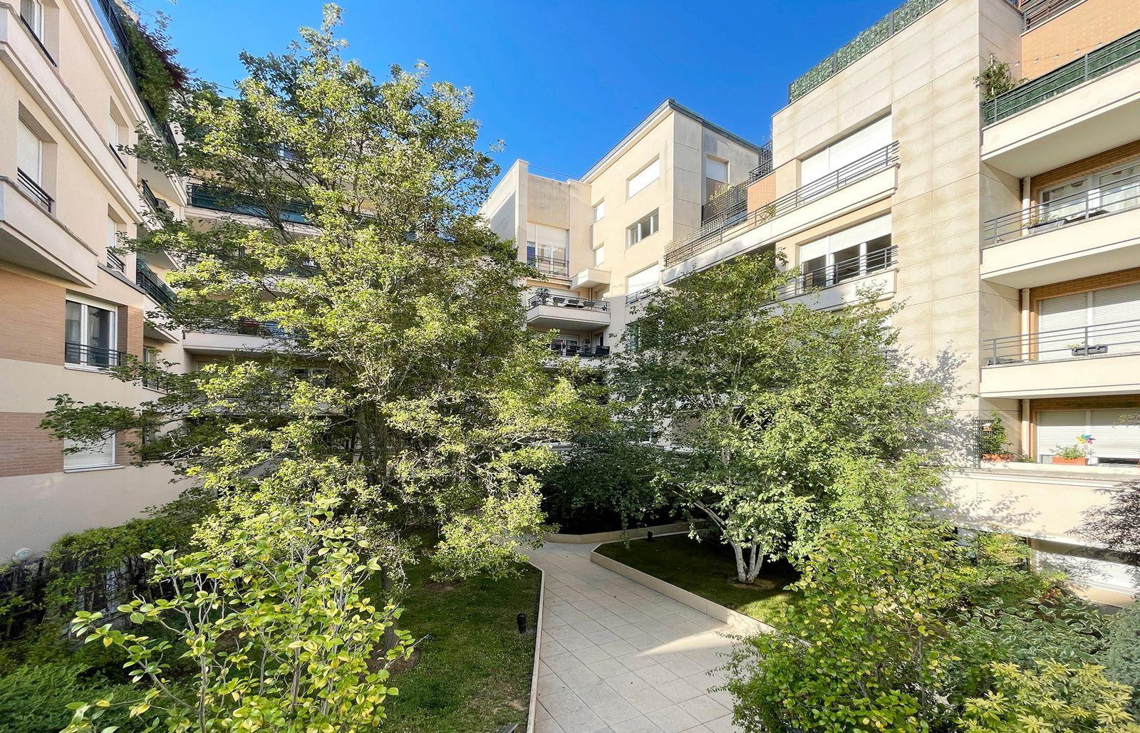 
                                                Location
                                                 T2 50m2 + parking Issy les Moulineaux / Meudon