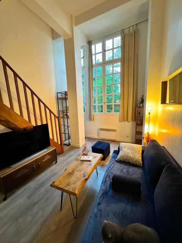 
                                                Location
                                                 T2 6e Arrondissement