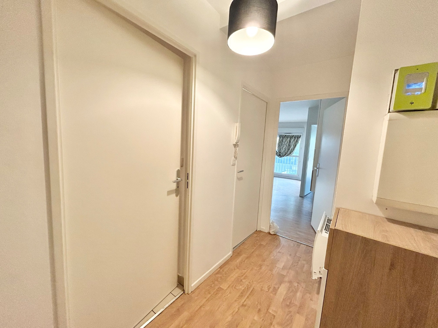 
                                                Location
                                                 T2 à deux pas de la gare