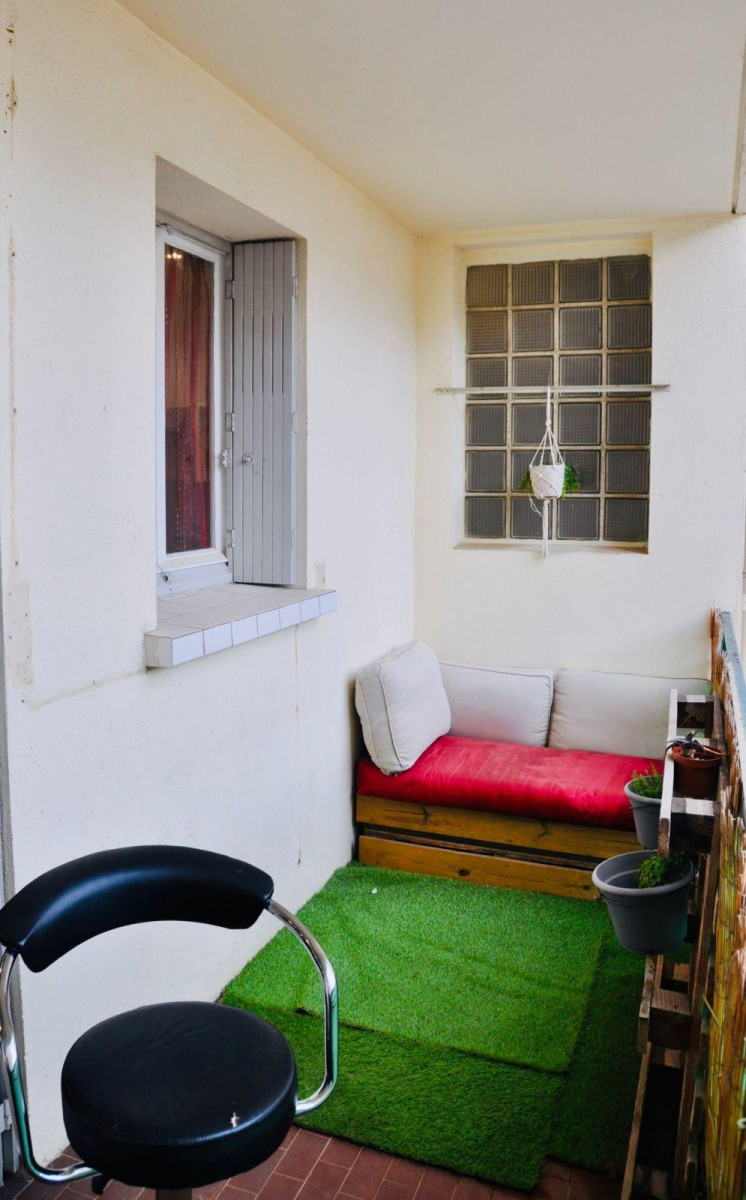 
                                                Location
                                                 T2 à deux pas de la Timone et calme