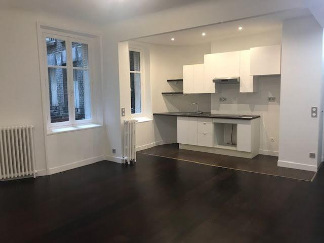 
                                                Location
                                                 T2 à louer à Paris 20ème