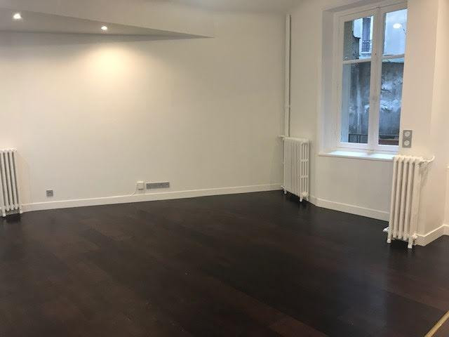 
                                                Location
                                                 T2 à louer à Paris 20ème