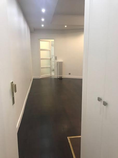 
                                                Location
                                                 T2 à louer à Paris 20ème