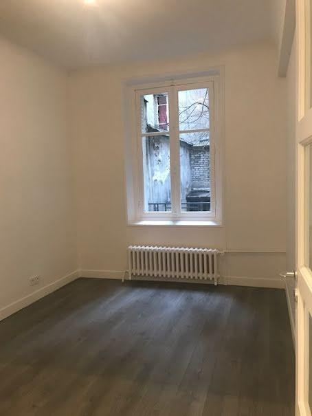 
                                                Location
                                                 T2 à louer à Paris 20ème