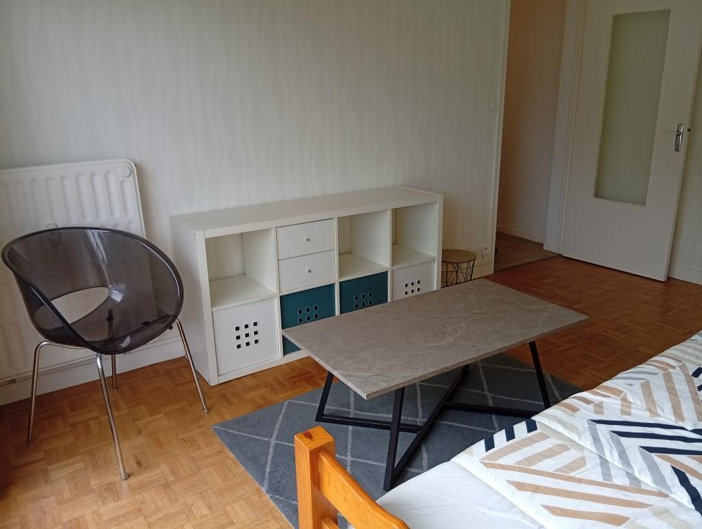 
                                                Location
                                                 T2 au calme dans une résidence bien entretenue