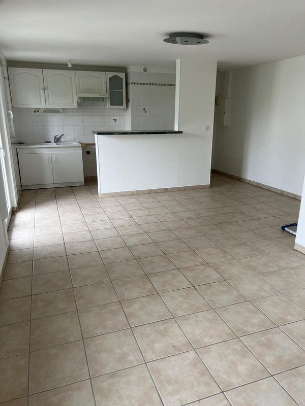 
                                                Location
                                                 T2 avec balcon 3eme et dernier étage