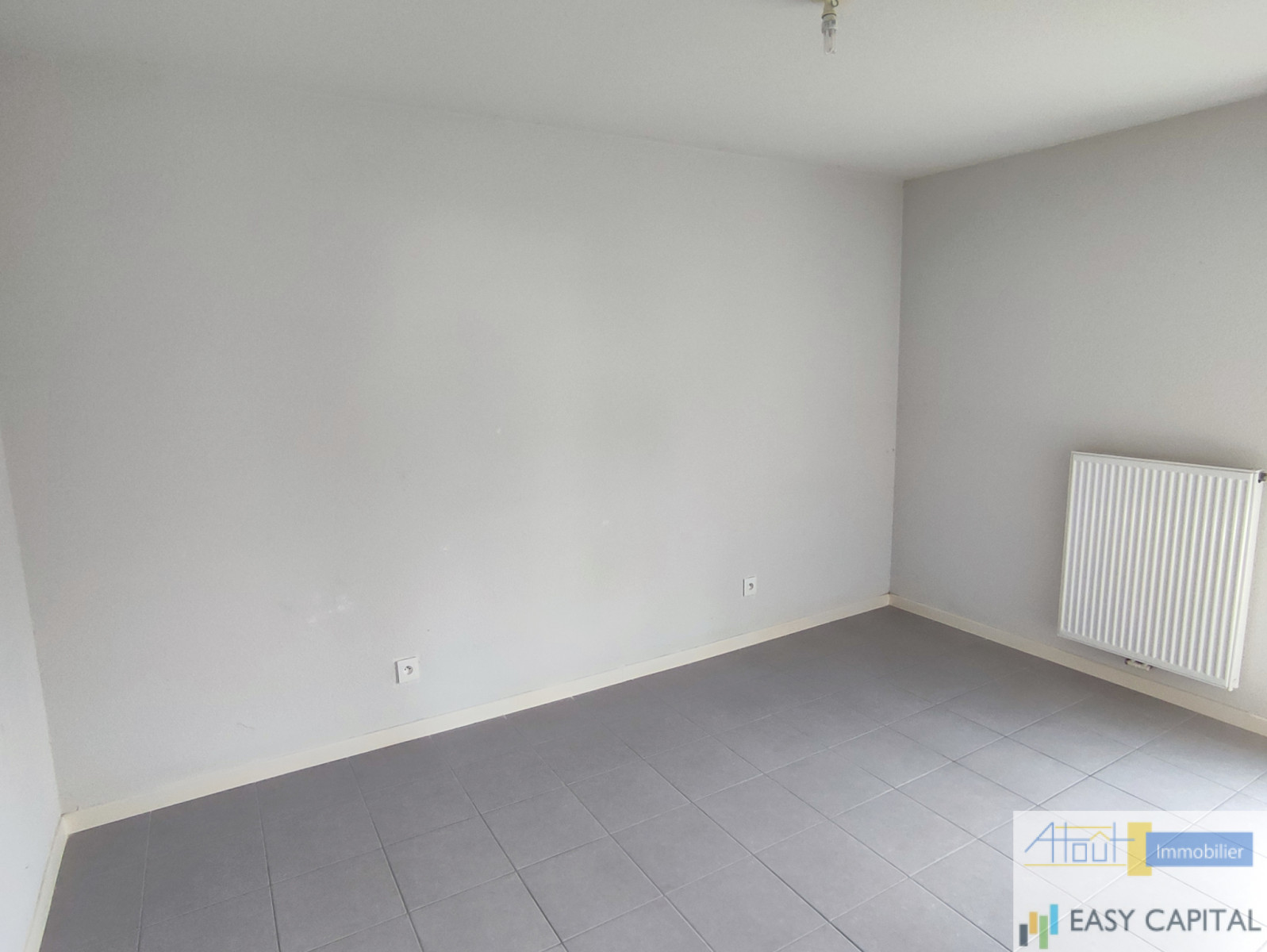 
                                                Vente
                                                 T2 avec balcon et parking proche tram