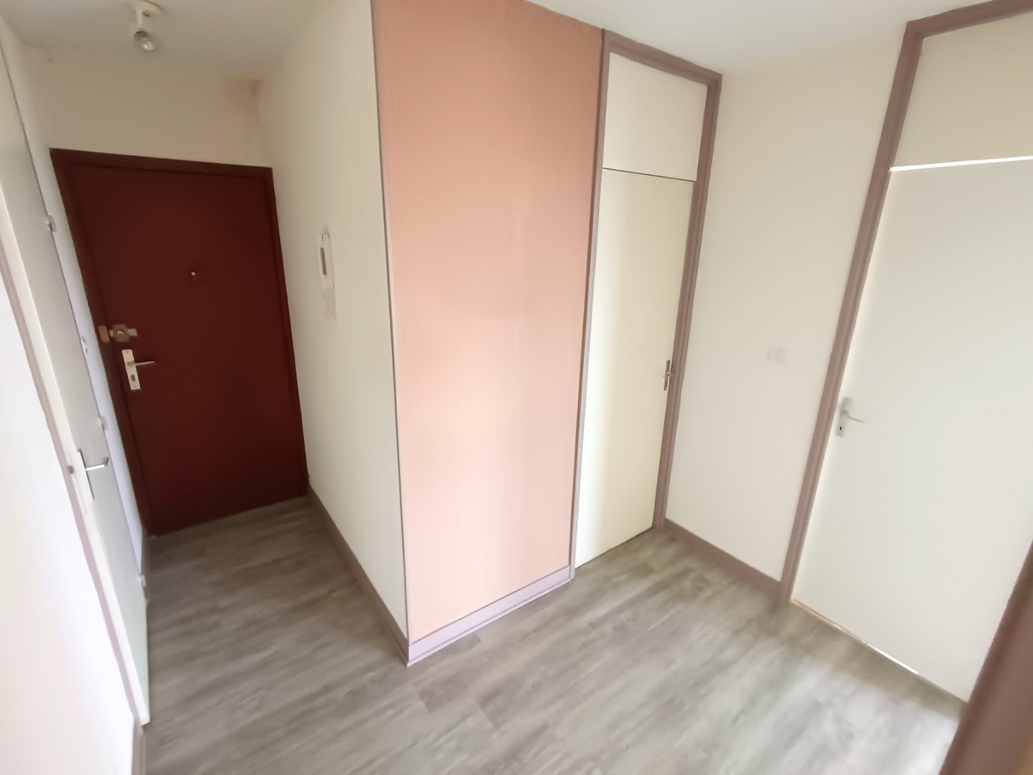 
                                                Vente
                                                 T2 avec balcon – Rés Parc Beauvillé