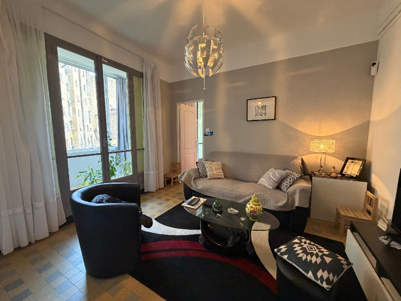 
                                                Vente
                                                 T2  avec exterieur - Investir quartier Cinq avenue