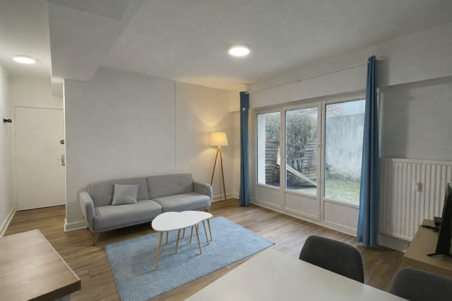 
                                                Location
                                                 T2 avec Jardin