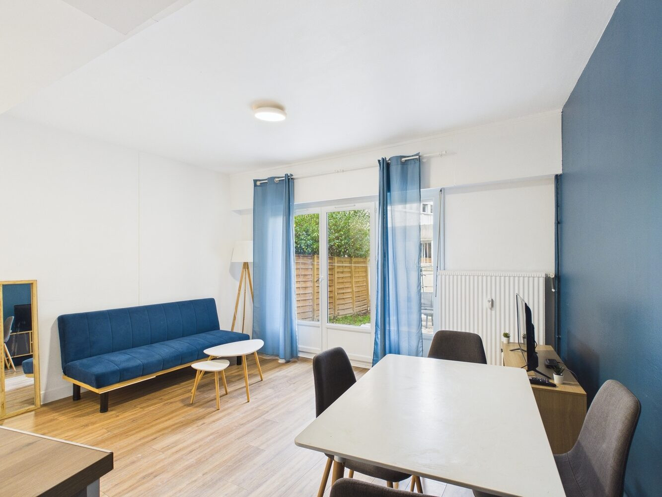 
                                                Location
                                                 T2 avec Jardin