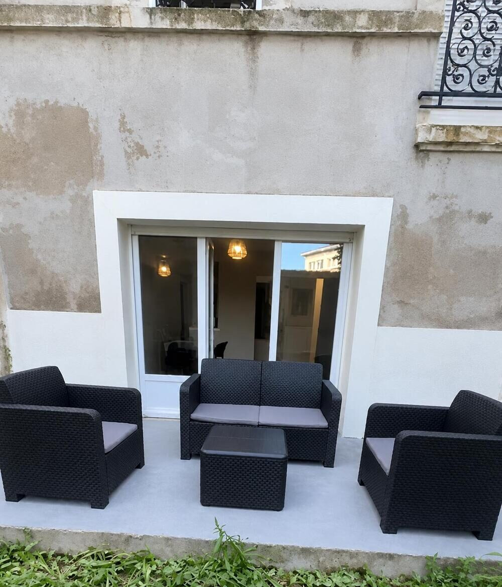 
                                                Location
                                                 T2 avec Jardin