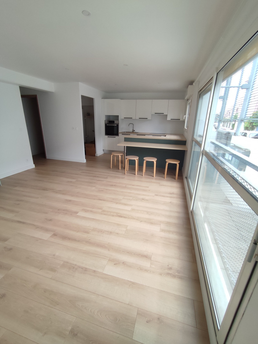
                                                Location
                                                 T2 avec parking et terrasse quartier Chartron