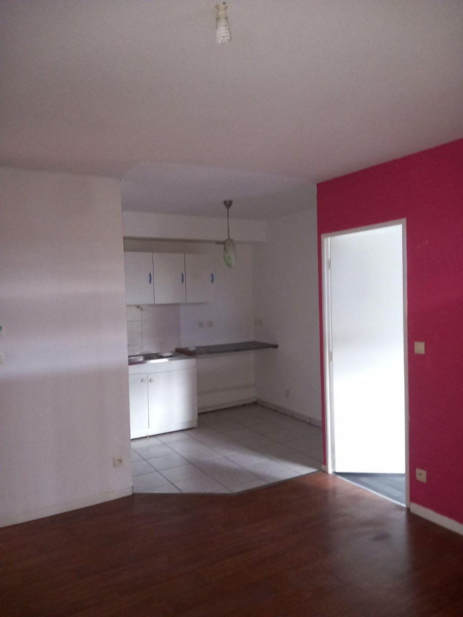 
                                                Location
                                                 T2  avec place de parking privative