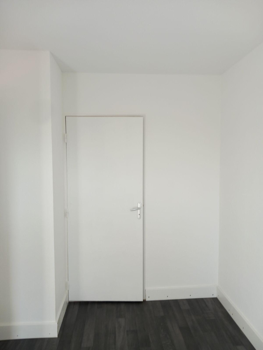 
                                                Location
                                                 T2  avec place de parking privative