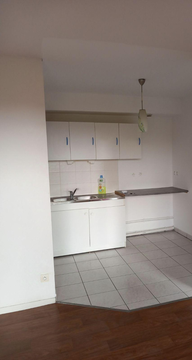 
                                                Location
                                                 T2  avec place de parking privative